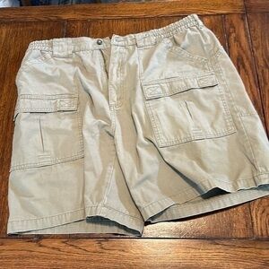 Men’s Cabela’s cargo shorts size 40